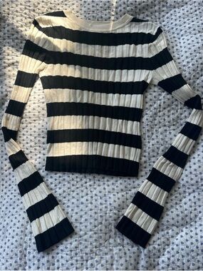 a new day Black and White Striped Ribbed  long sleeve top and ma skirt